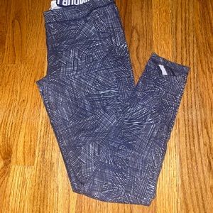 Under armor navy blue and white detailed leggings